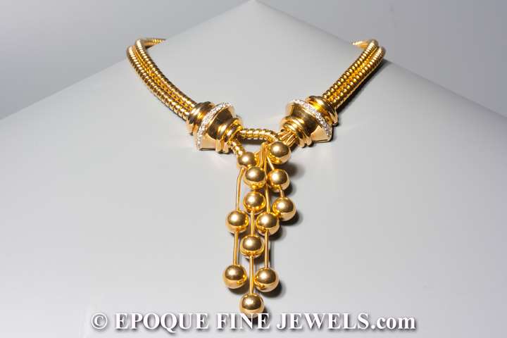 A pretty gold and diamond necklace